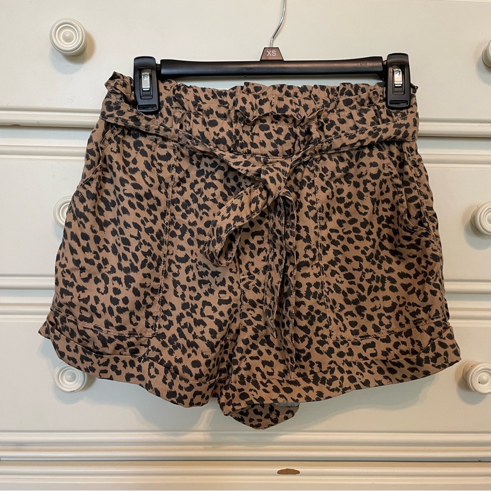 Aerie women's leopard print pull-on paperbag style cuffed camp short, size M